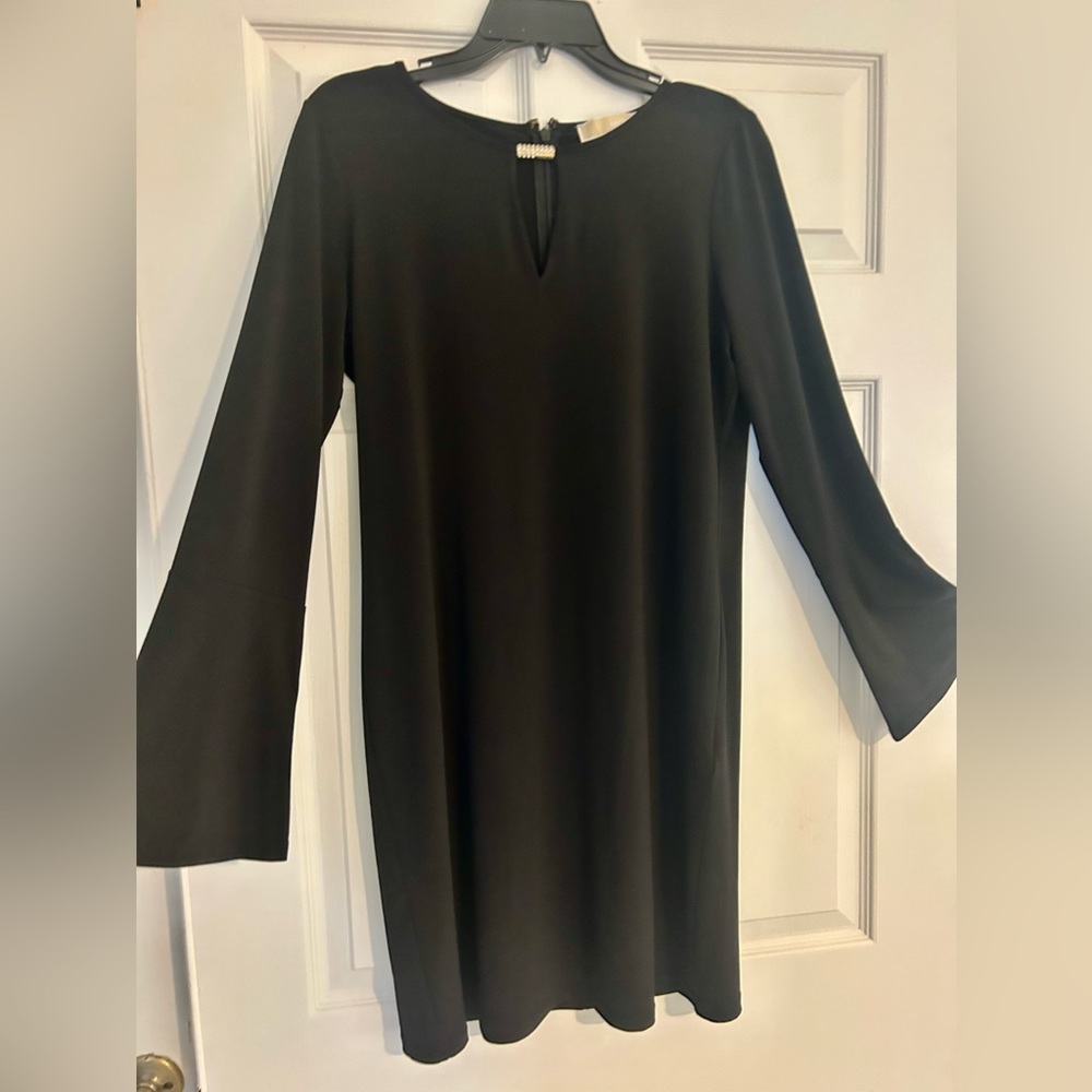 JET BLACK MICHAEL KORS FIT Flare bell sleeves rhinestones detail neck M …